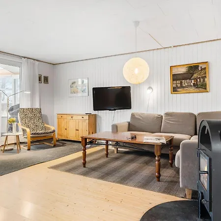 3 Bedroom Pet Friendly In Sydals Holiday home *